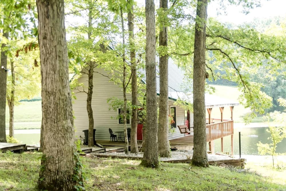 Milltown House | Lakefront Cabin Getaway near Columbia, Kentucky