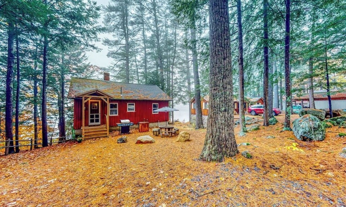 South Casco Cottage | Lakefront camp with cozy cottage-style interior and board games - kayaks welcome