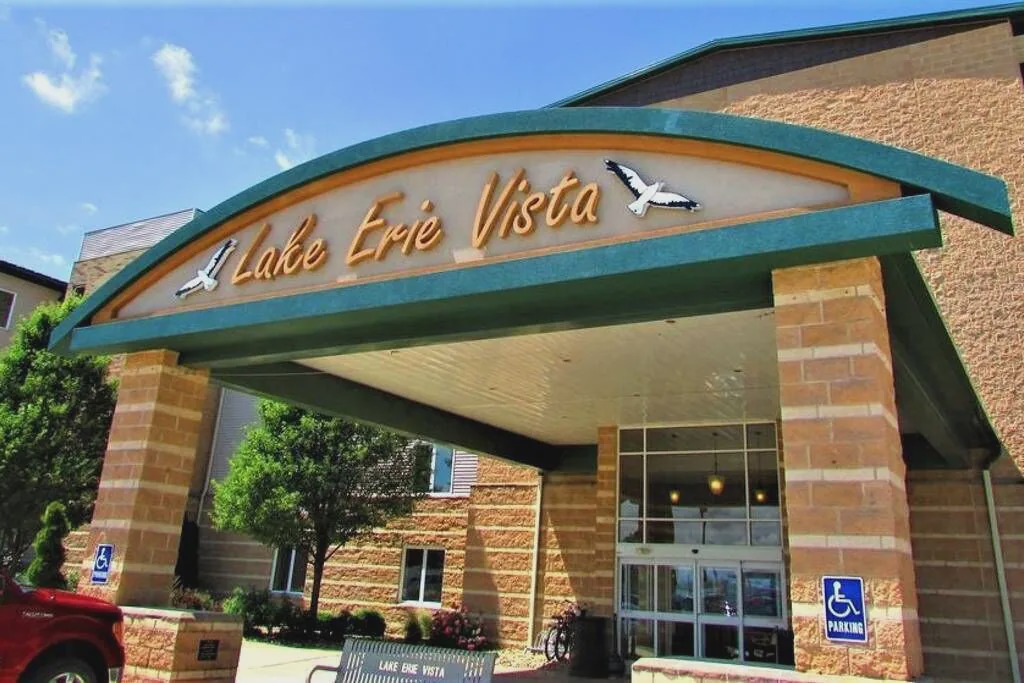 Geneva-on-the-Lake Condo | LAKEFRONT CONDO-BEACH WALKOUT-2 BR/2 Bath Sleeps 6