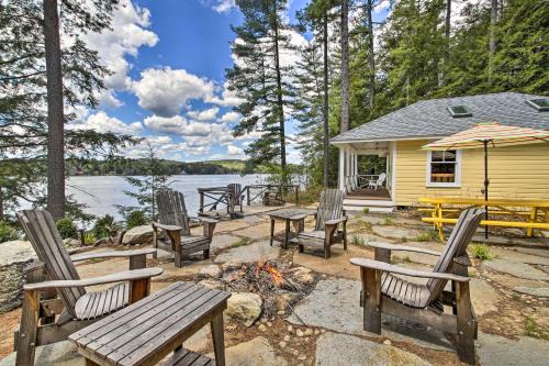 Oxford House | Lakefront Cottage: Boat Dock, Patio & Kayaks!