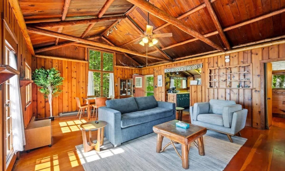 Jacksonport Cabin | Lakefront Cottage · Sunrise Views · Jacksonport