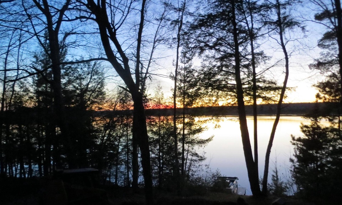 Crandon Cottage | Lakefront Cottage with 18' Pontoon included