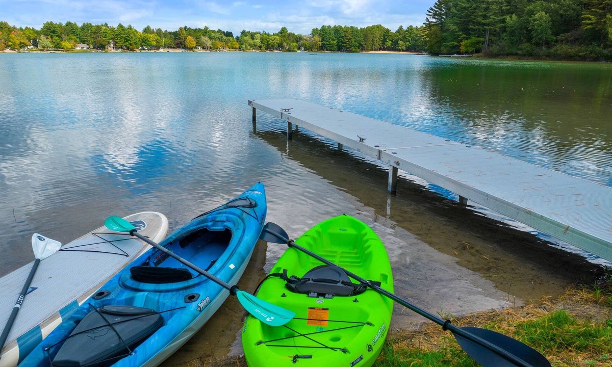 Wild Rose Cottage | Lakefront Getaway | Fire Pit & Hot Tub!
