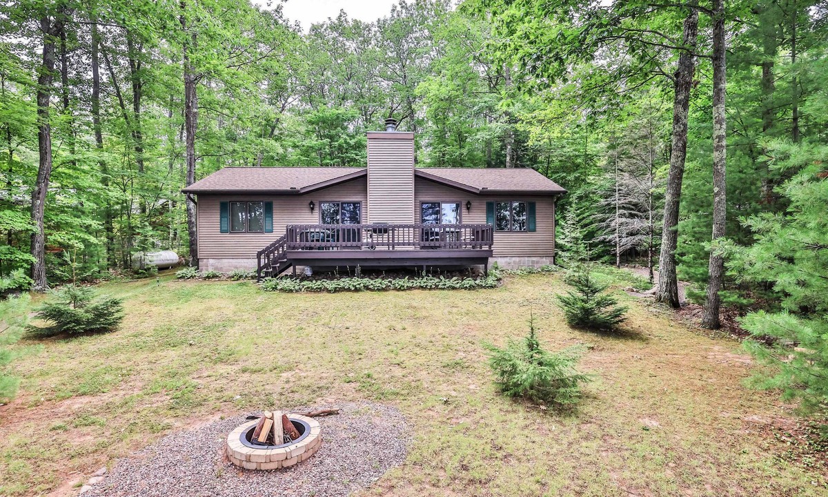Lac du Flambeau House | Lakefront home with firepit, screened porch, WiFi, central AC, and kayaks