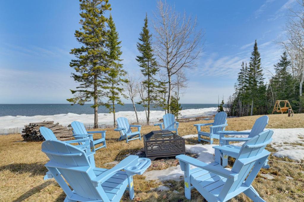 Cheboygan House | Lakefront Home w/Yard & Views in Cheboygan!