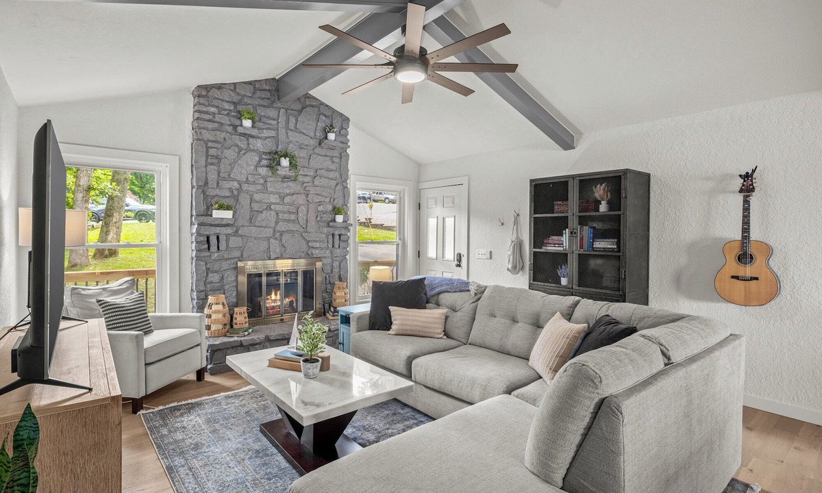 Bella Vista House | Lakefront, luxury beds, hot tub, fire pit, game room, private dock, kayaks