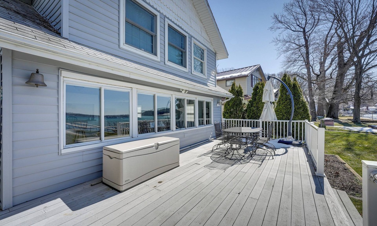 Sturgis Cottage | Lakefront Michigan Cottage - Deck, Grill & Kayaks!