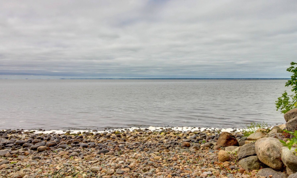 Isle Cabin | Lakefront Minnesota Abode - Fire Pit, Deck & Grill