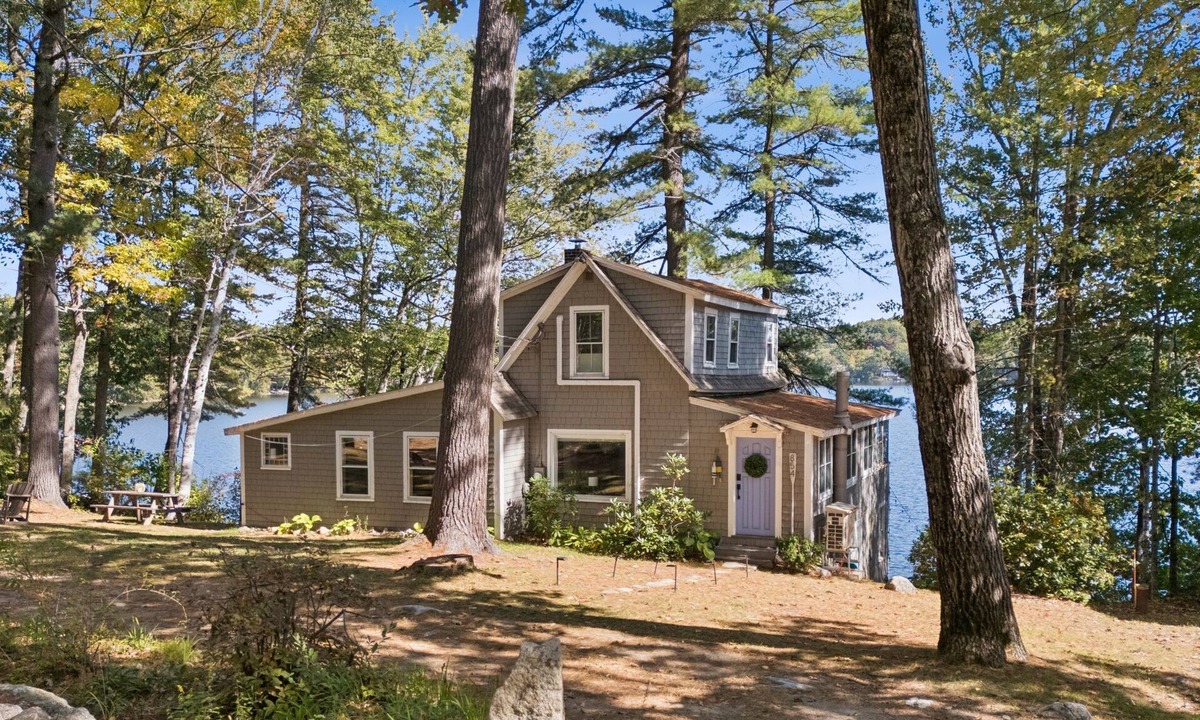 South Casco Cottage | Lakefront Sun & Snow 3-bedroom cottage - quintessential Maine in modern comfort