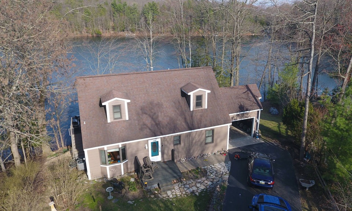 Mayfield House | Lakehouse Escape Private Beach, Waterfront Retreat. Close to Traverse City