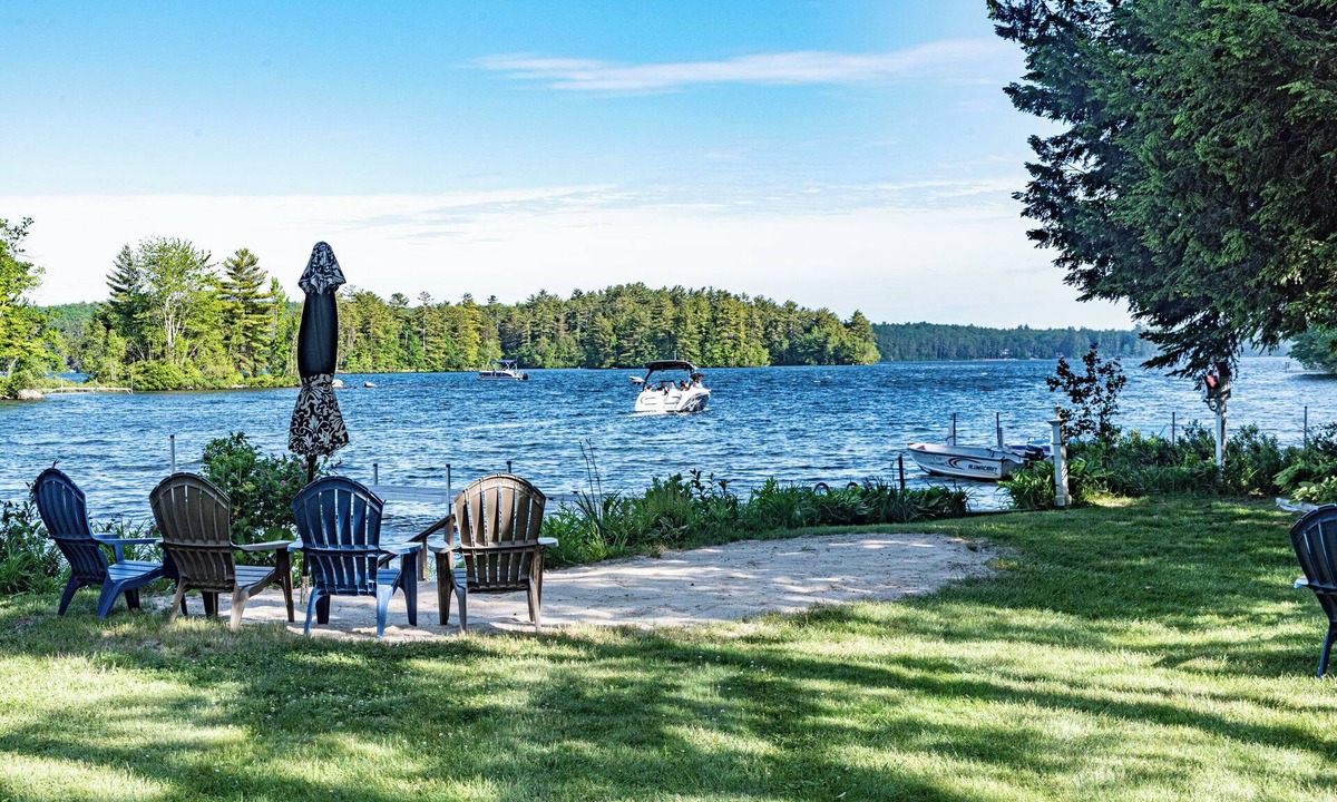 Raymond House | Lakehouse with large level yard on pristine Little Sebago Lake