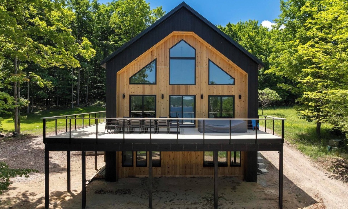 Boyne City House | Lakeshore Lookout – Brand New Home on Lake Charlevoix - Purpose Built to Gather