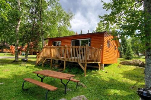 Ray House | Lakeside 2 Bedroom Pelican Cabin On Kab