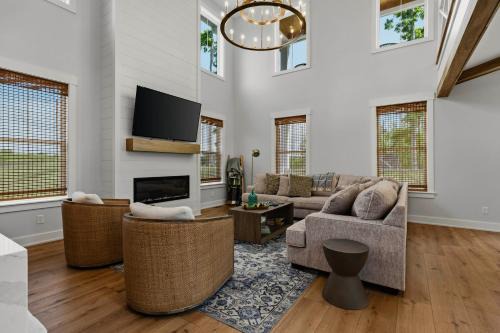 Clarkson House | Lakeside Home Near Mammoth Cave & Nolin Lake!