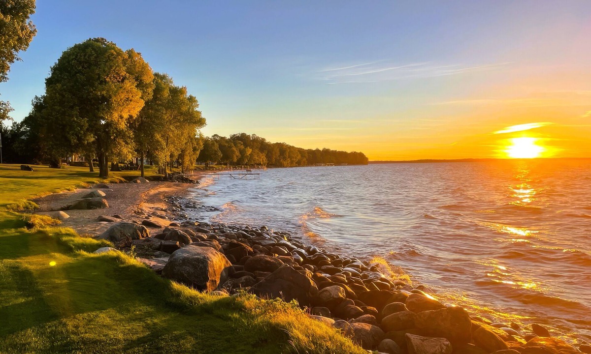 Onamia House | Lakeside Retreat at Izatys - Unit #230 – The Perfect Getaway for All Seasons!