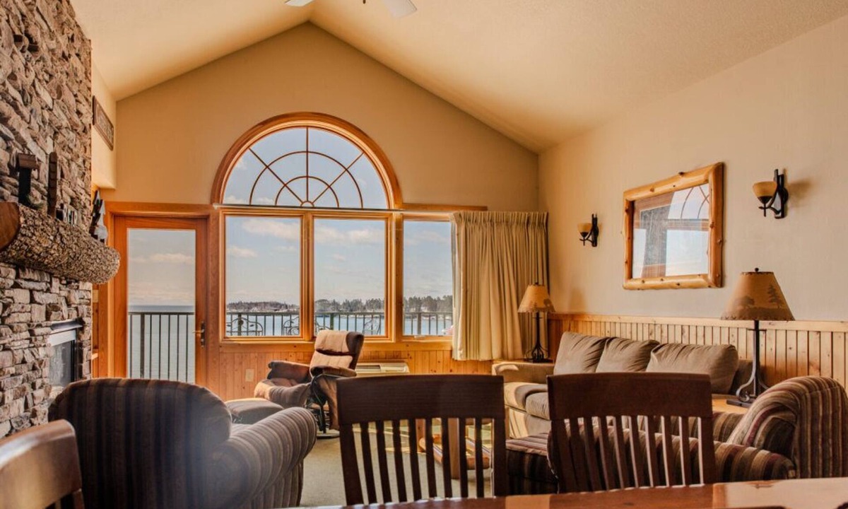 Two Harbors Condo | Lakeview Burlington Bay Two bedroom Suite