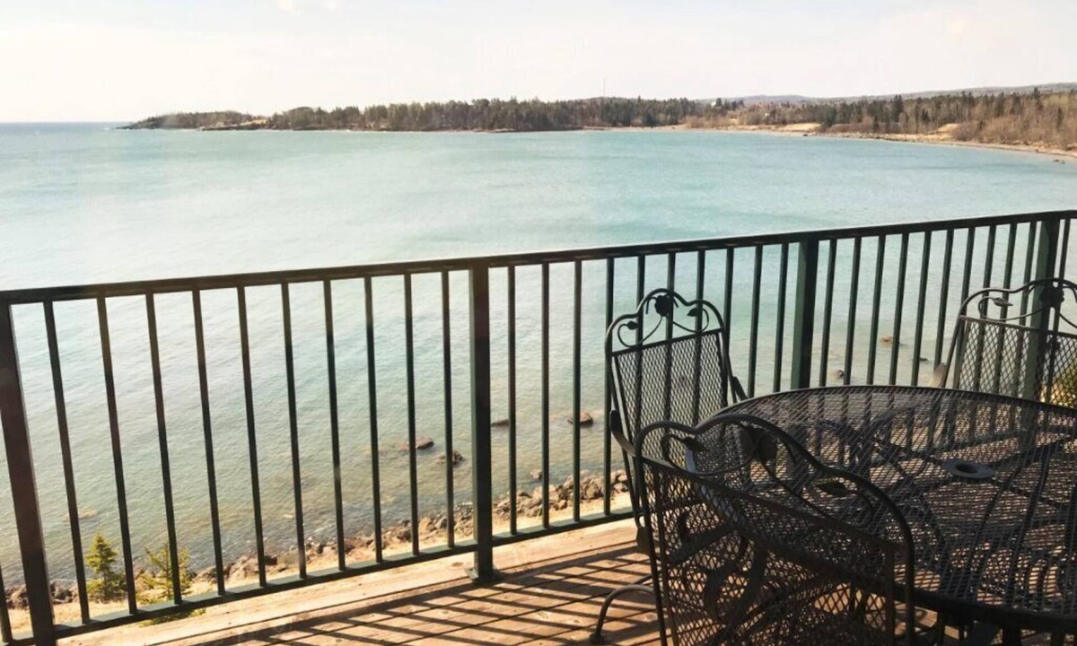 Two Harbors Condo | Lakeview Burlington Bay Three Bedroom Suite