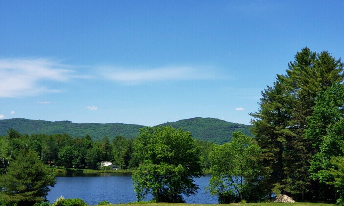 Whitefield Cottage | Lakeview cottage on Mirror Lake Cottage #4
