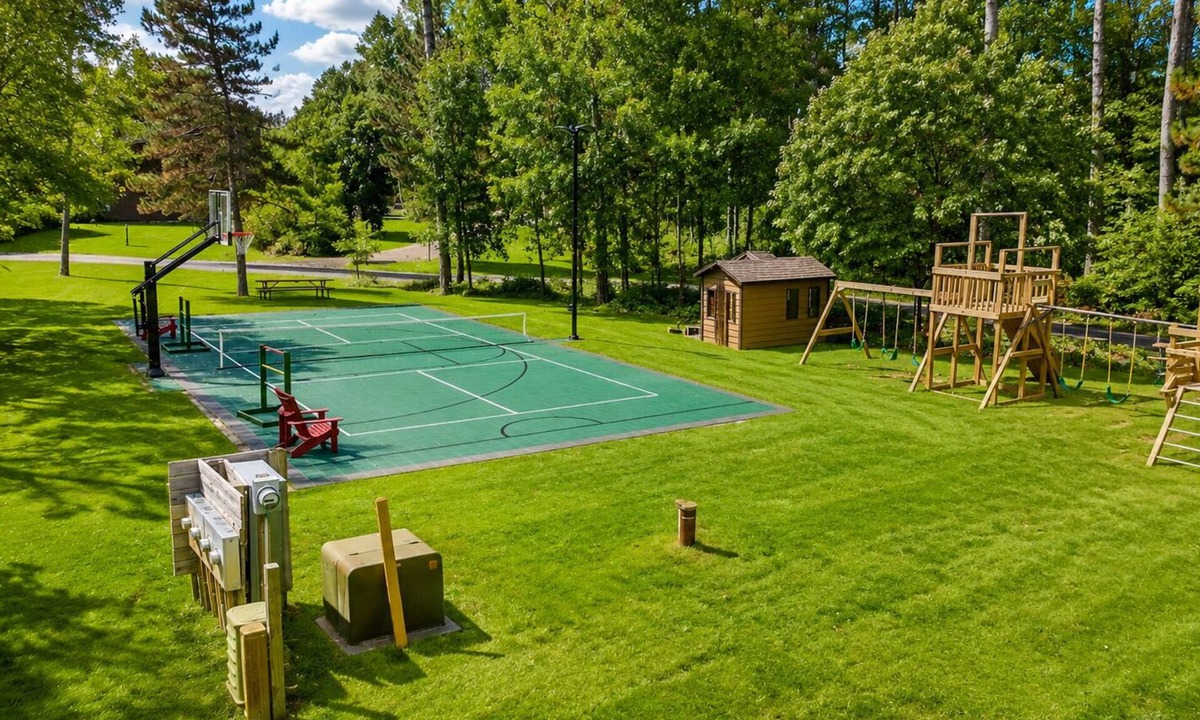 Pequot Lakes Resort | Lakeview Home with Dock on the Whitefish Chain, Outdoor Pool, Pickleball & More