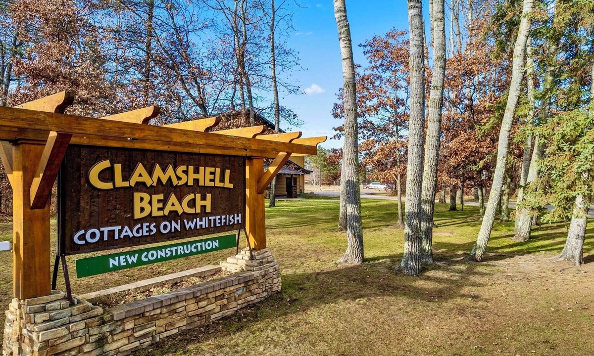 Pequot Lakes Resort | Lakeview Home with Dock on the Whitefish Chain, Outdoor Pool, Pickleball & More