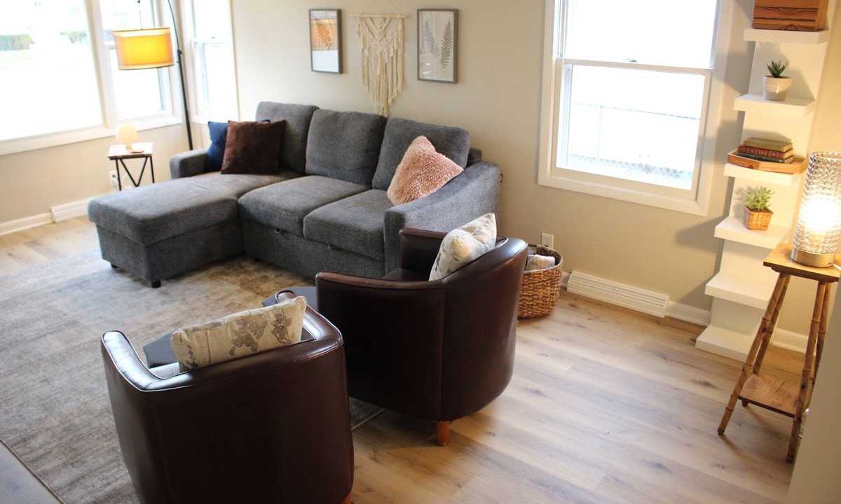 Green Bay Condo | Lambeau Flats Lower 2-Bedroom Condo in Green Bay