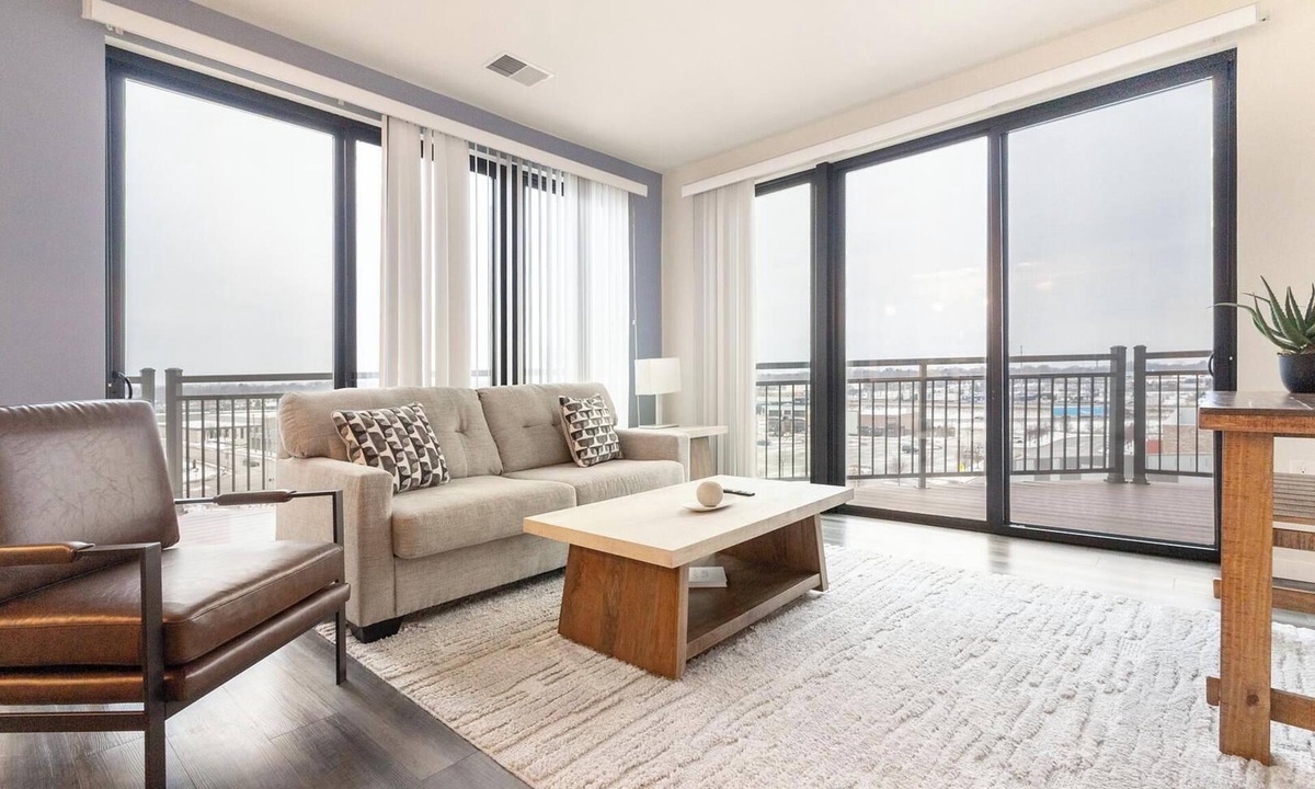 Milwaukee Apartment | Landing | Beautiful 2BD, Courtyard, Gym