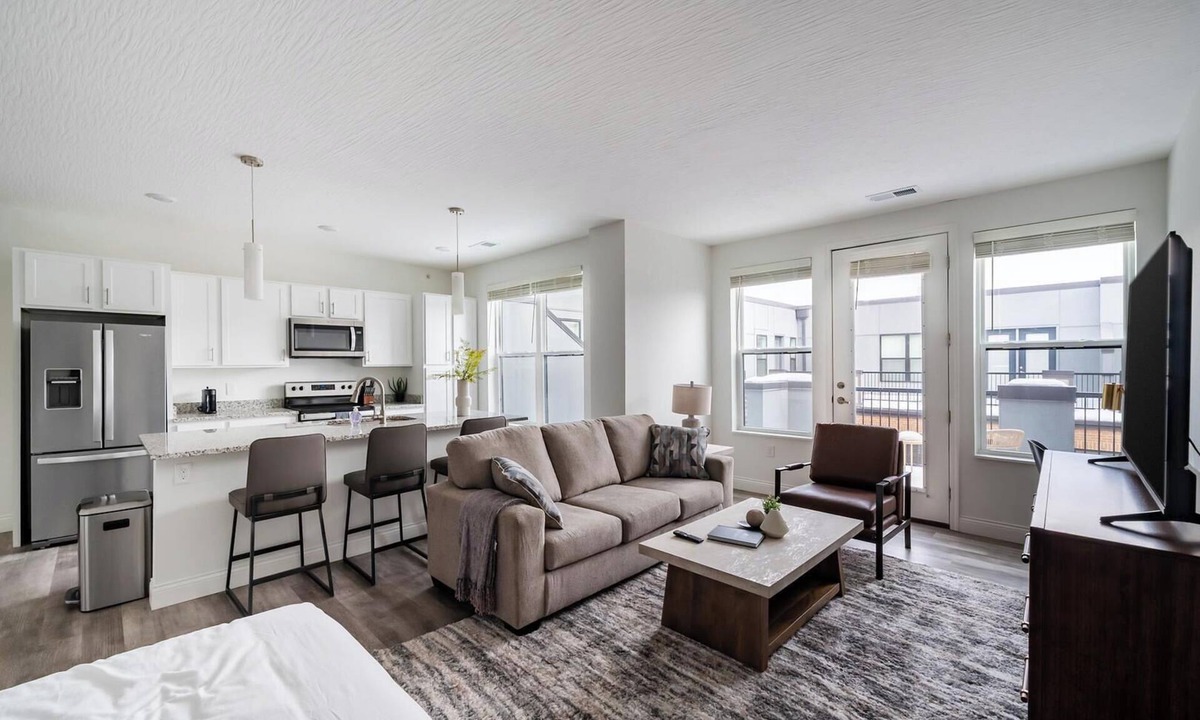 Downtown Columbus Apartment | Landing | Beautiful Studio, Gym