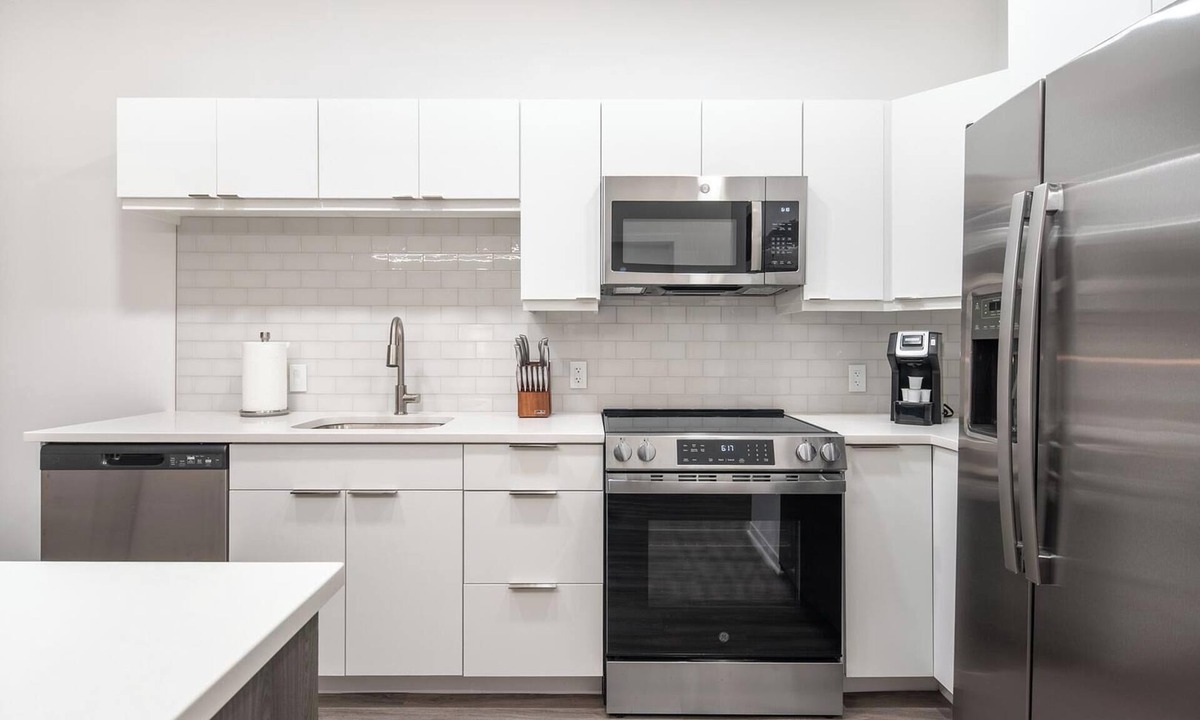 Downtown Kansas City Apartment | Landing | Chic 1BD, Gym, Yoga Studio