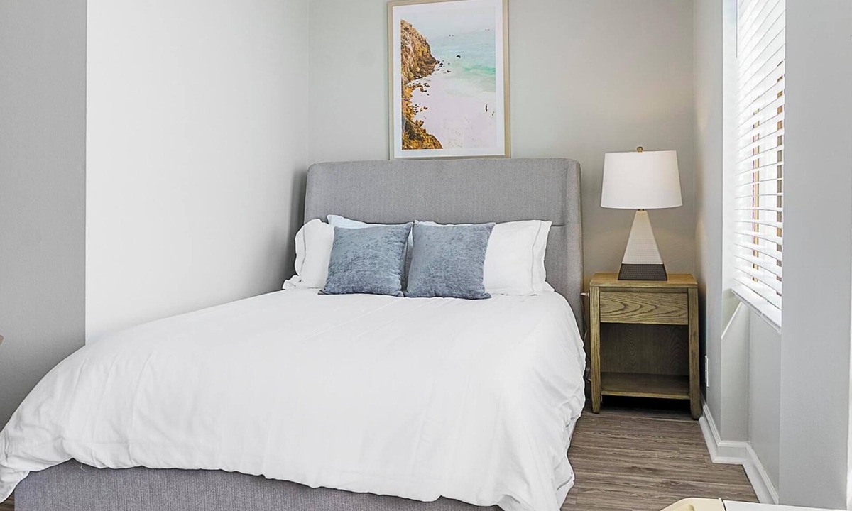 Fort Wayne Apartment | Landing | Chic Studio, Pool, Gym