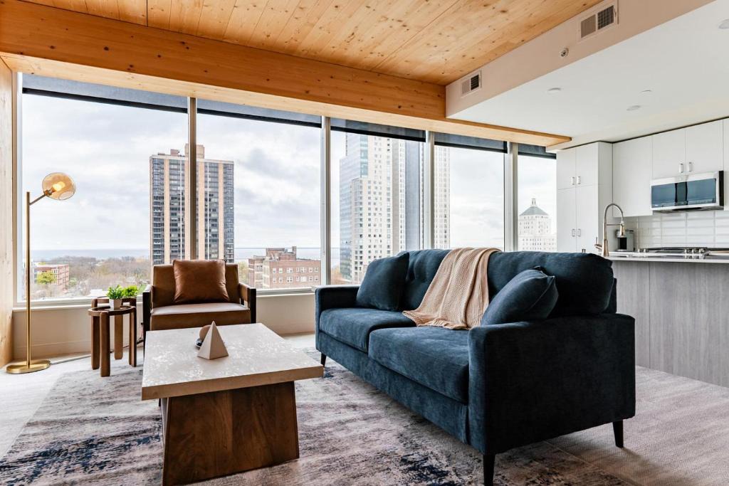 East Town Apartment | Landing Incredible 3BD Gym Pool