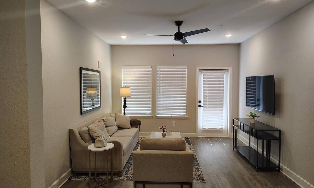Newberry Apartment | Landing | Modern 2BD, Pool, Gym
