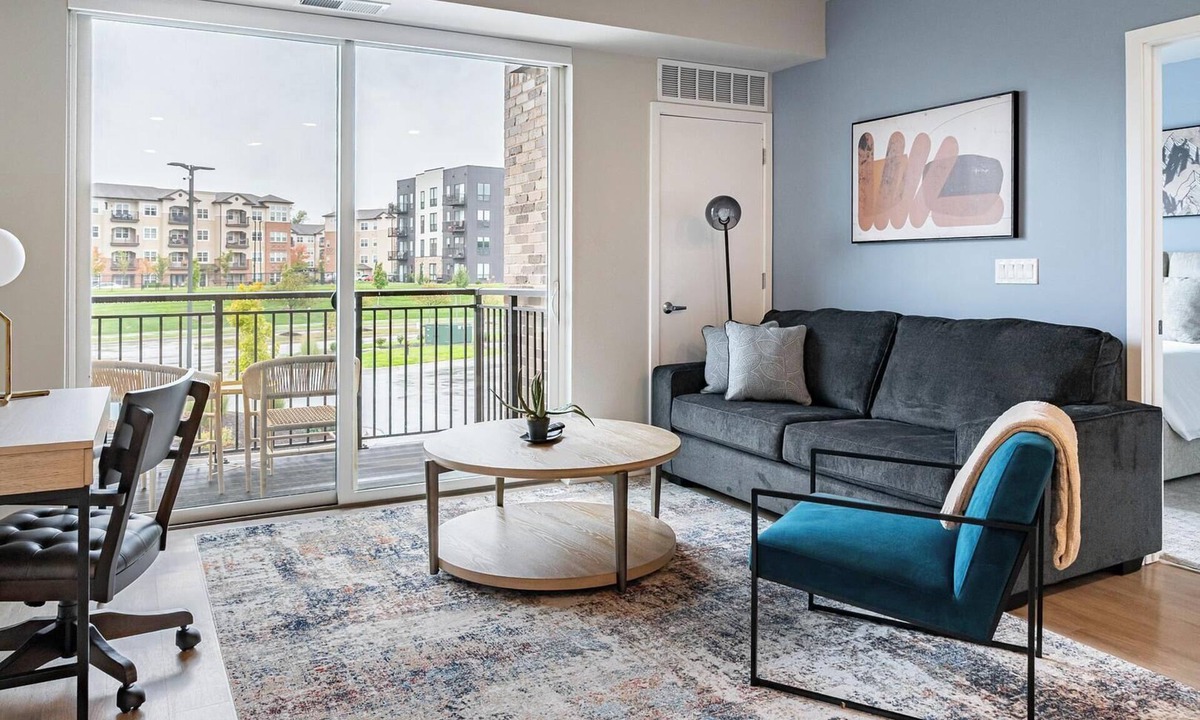 North Kansas City Apartment | Landing | Stunning 2BD, Gym, Courtyard