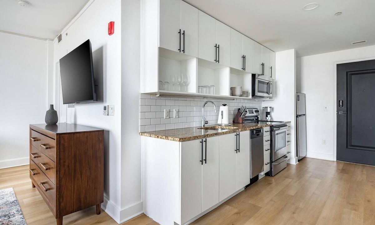 Financial District Apartment | Landing | Stunning Studio, Gym, Pool
