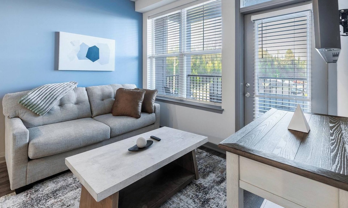 Coraopolis Apartment | Landing | Stylish 1BD, Courtyard, Gym