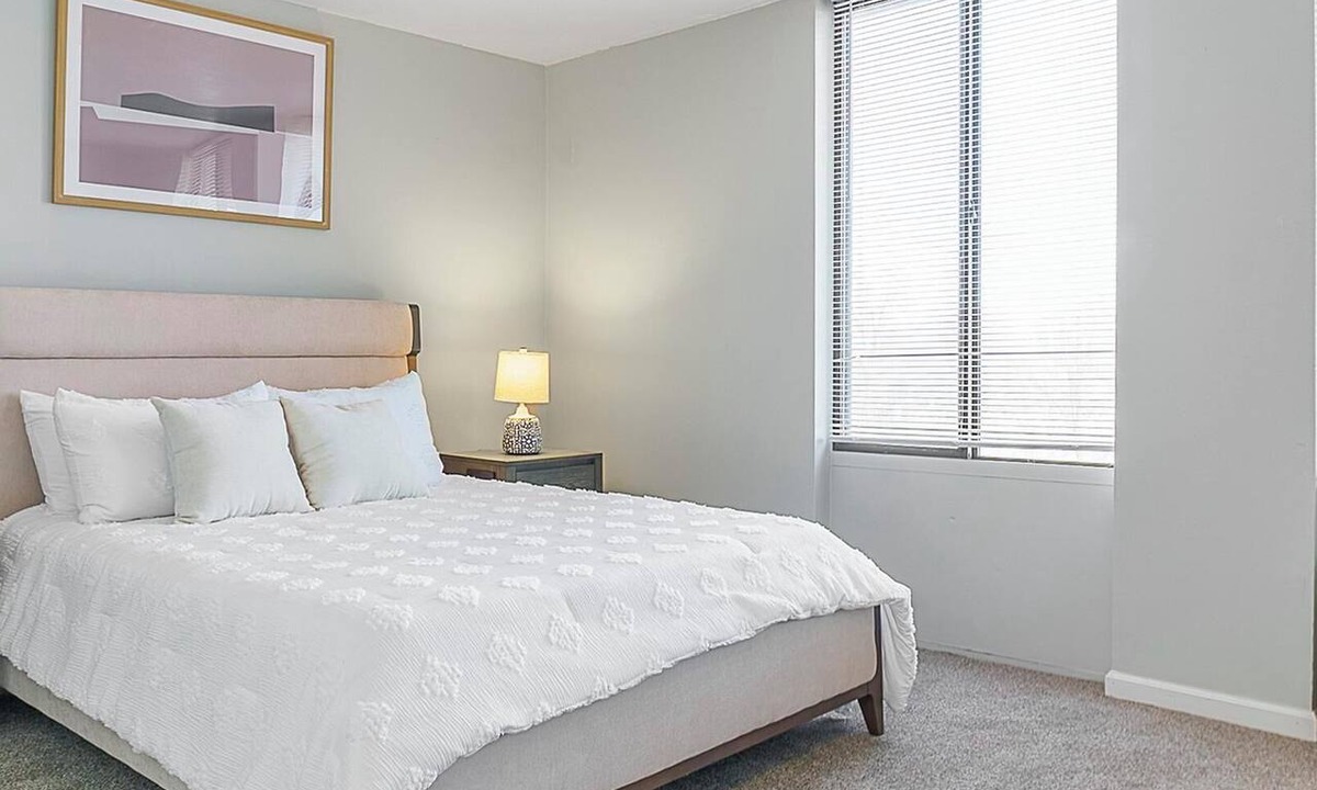 Fort Wayne Apartment | Landing | Stylish 1BD, Gym, Pool