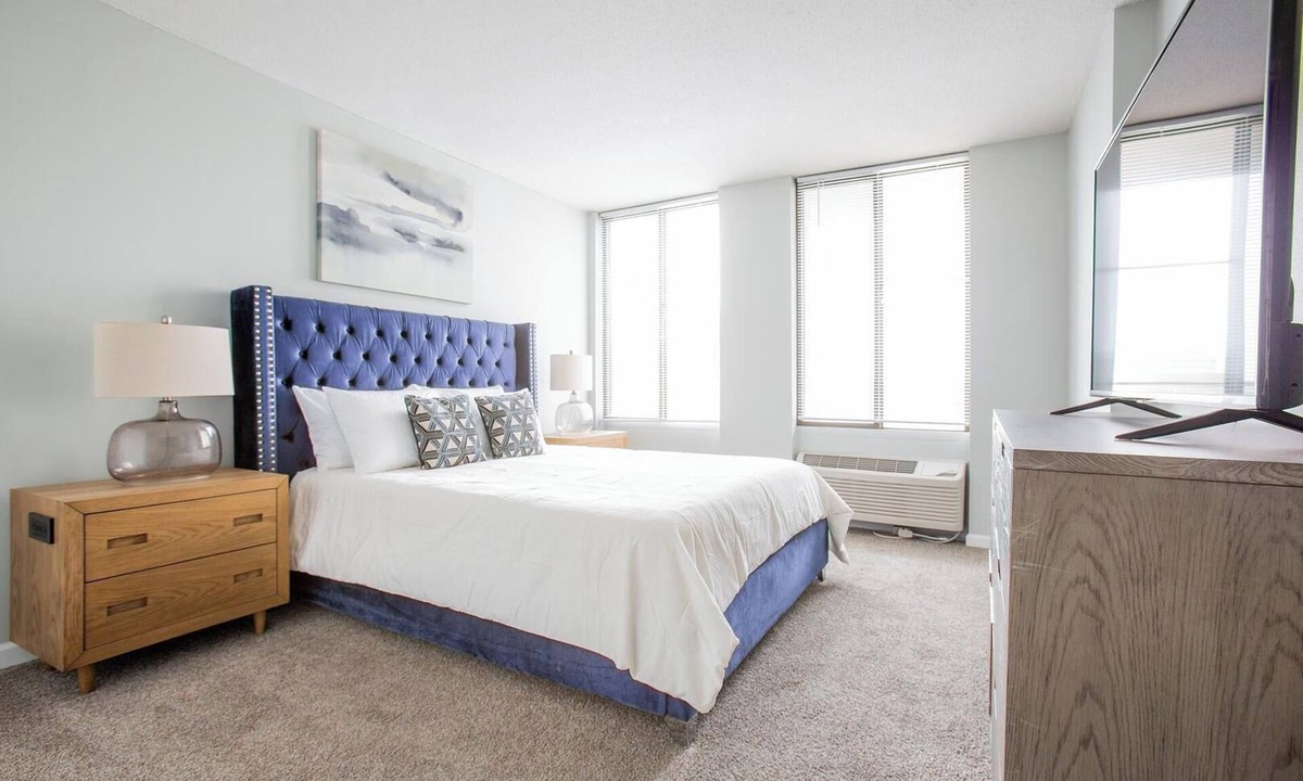 Fort Wayne Apartment | Landing | Stylish 2BD, Pool, Gym