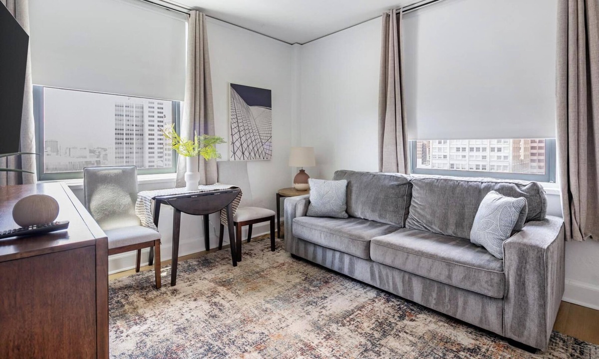 Financial District Apartment | Landing | Stylish 2BD, Gym, Pool