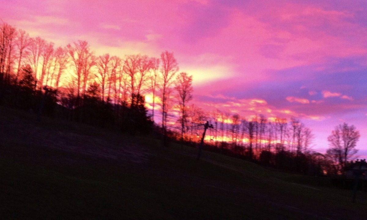 Boyne Falls Resort | ☀️🌺 Large 2 BR suite at Boyne Mountain. 3 NITES. Full kitchen & LR. Sleeps 6.