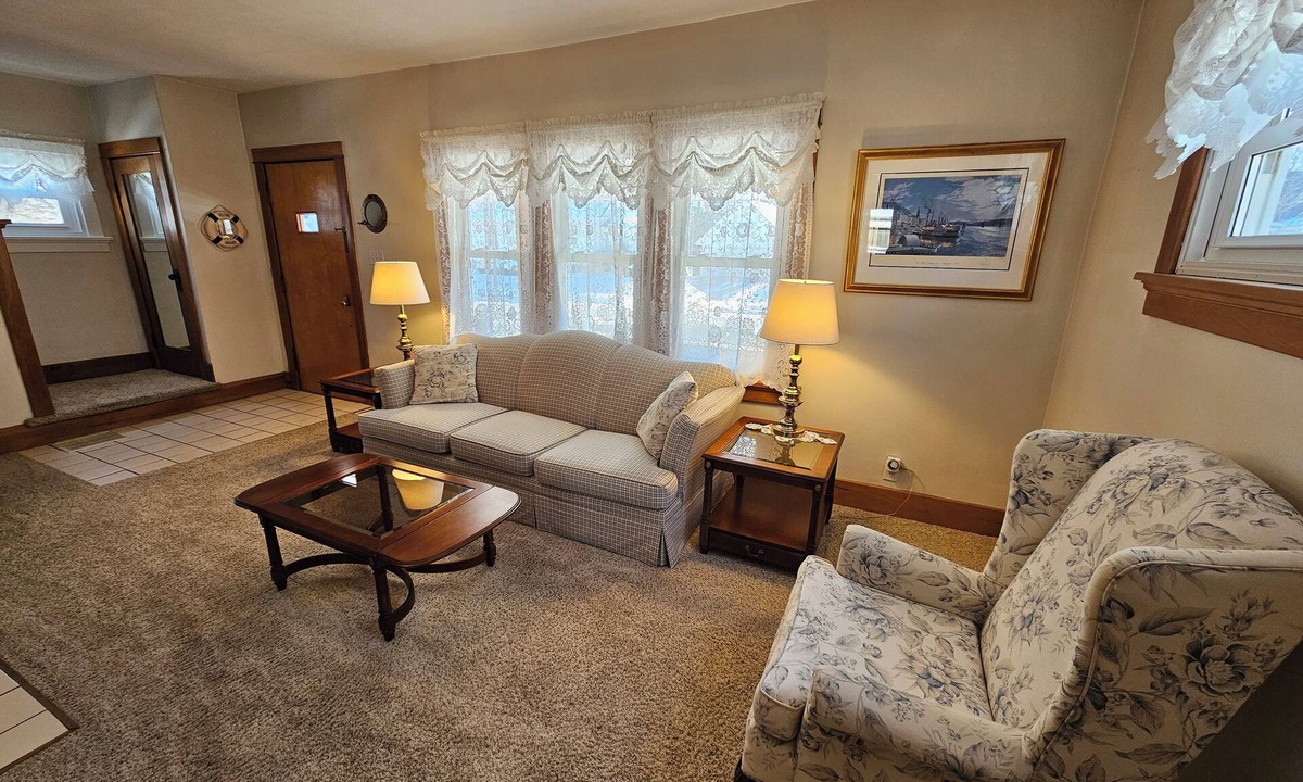 Dayton House | Large 3 Bedroom, 2 Bath Home, Premium Kitchen, Large Family & Living Rooms