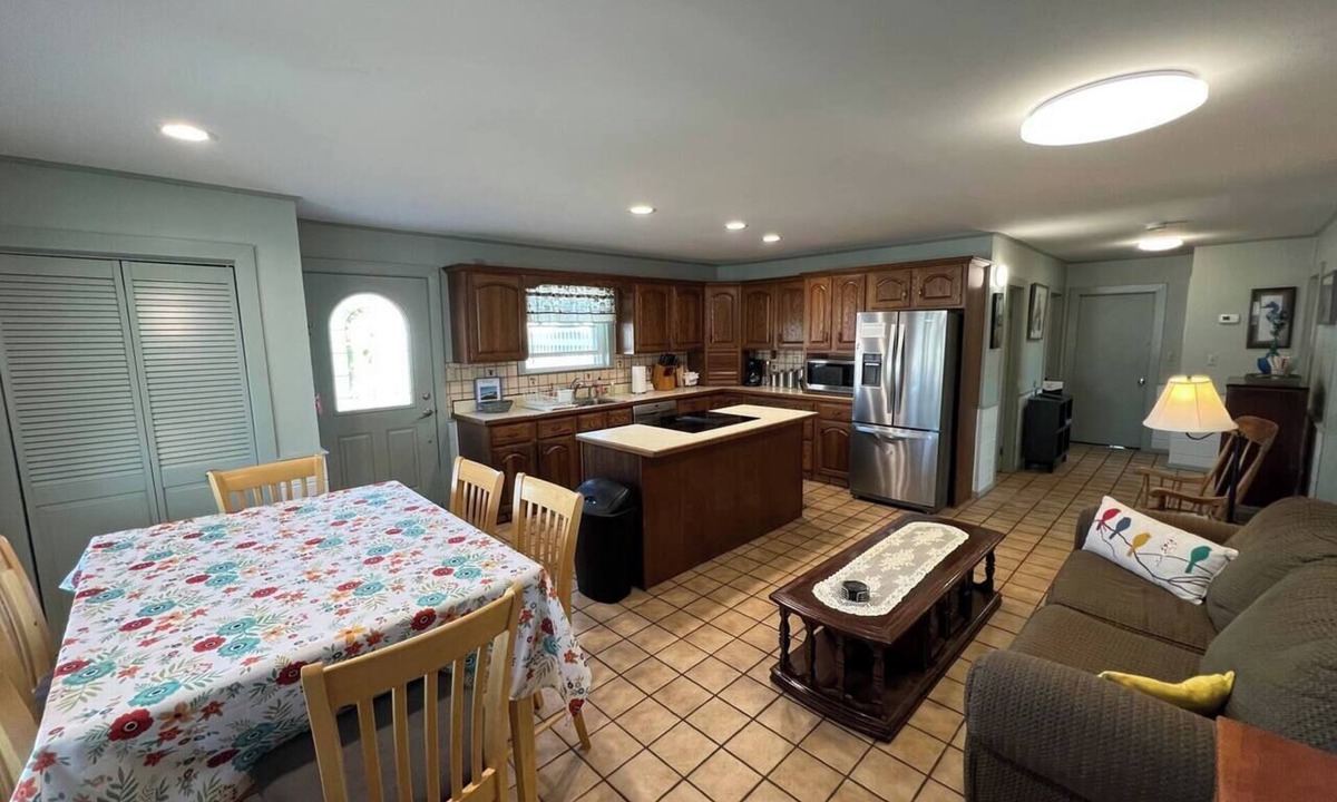 Seabrook House | Large Beach Apt | Lawn | Steps to the Beach