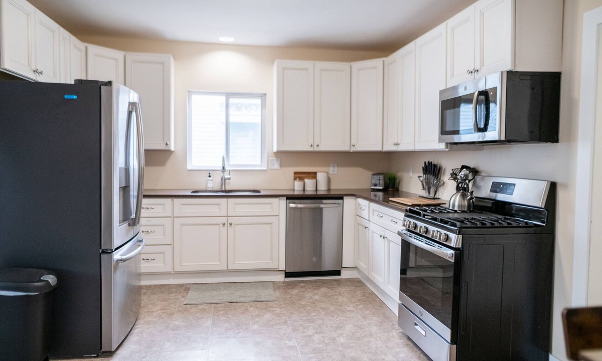 Creston House | Large character filled home with lots of space, close to parks & shopping