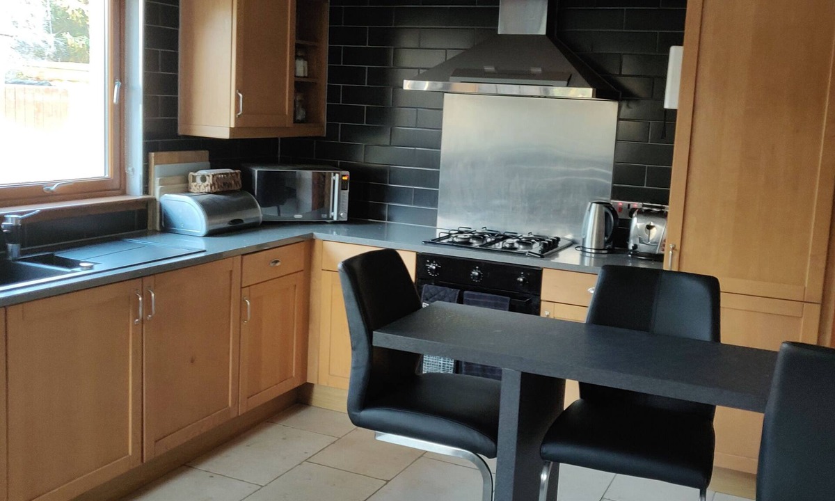 Tomatin House | Large detached house in a central location to explore the Scottish Highlands.