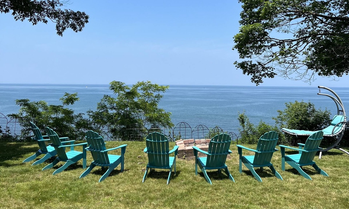 Ashtabula House | Large Family Lakehouse on the Coast with Stunning Water Views
