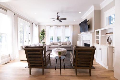 Eastwood House | Large Grand East Nash 4Br Hot Tub