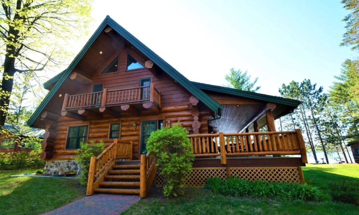 Brainerd House | Large Home- Water Toys, Dock, Deck, Game Room