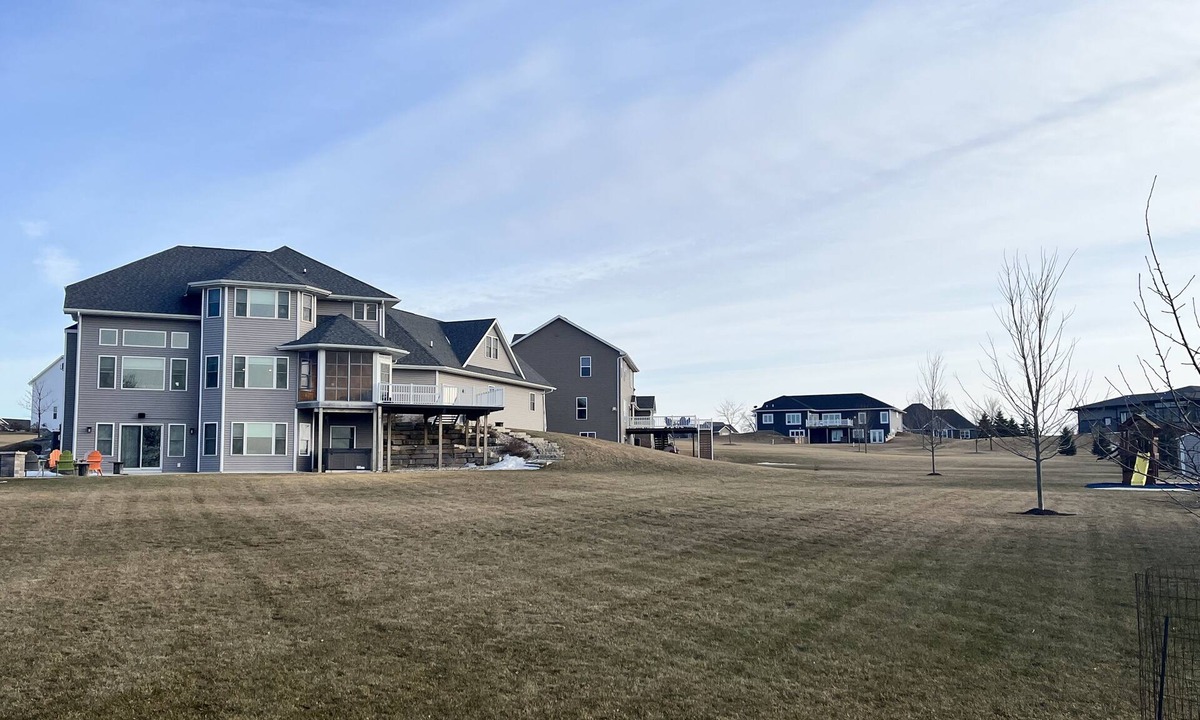 Butte Des Morts House | Larger house in quiet neighborhood near Oshkosh w/large backyard!