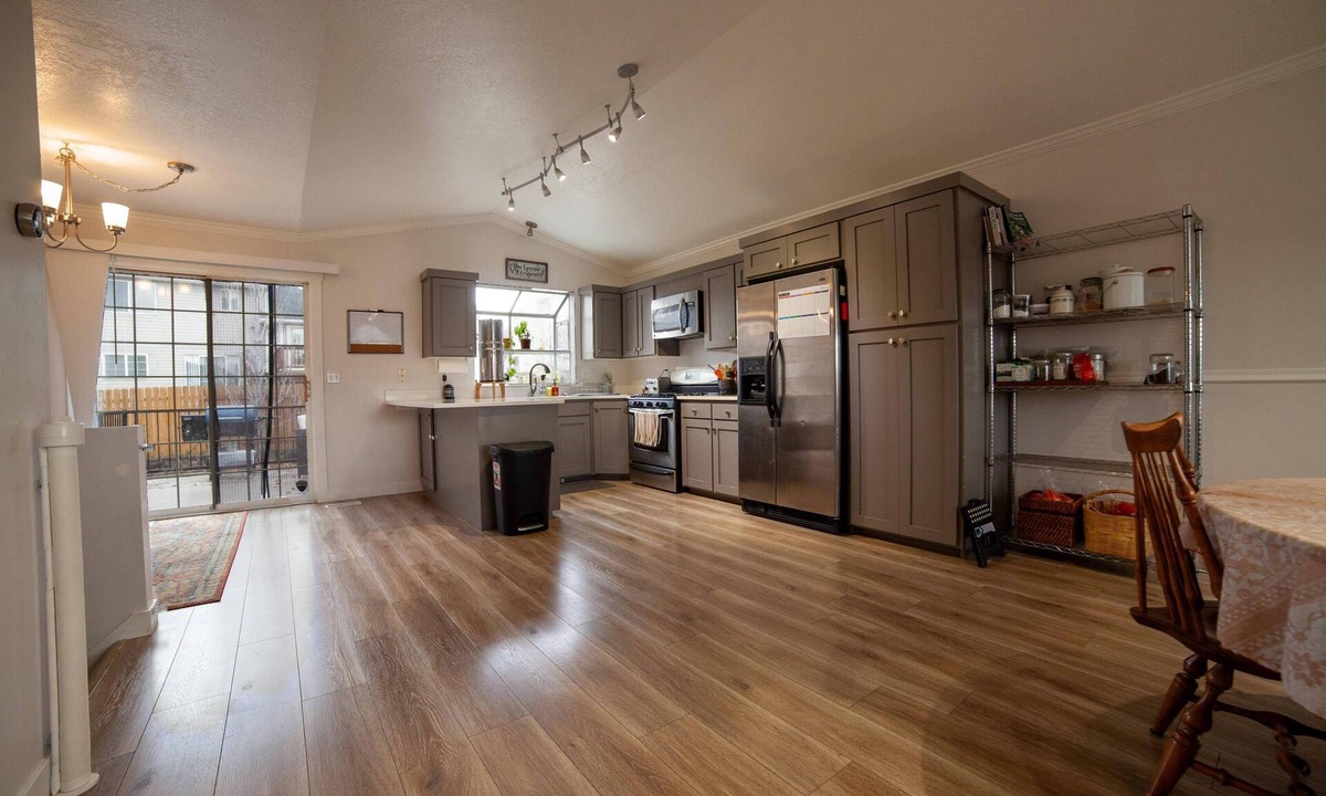 Layton House | Layton Mountain retreat for 9, close to multiple ski resorts, Hill AFB and SLC.