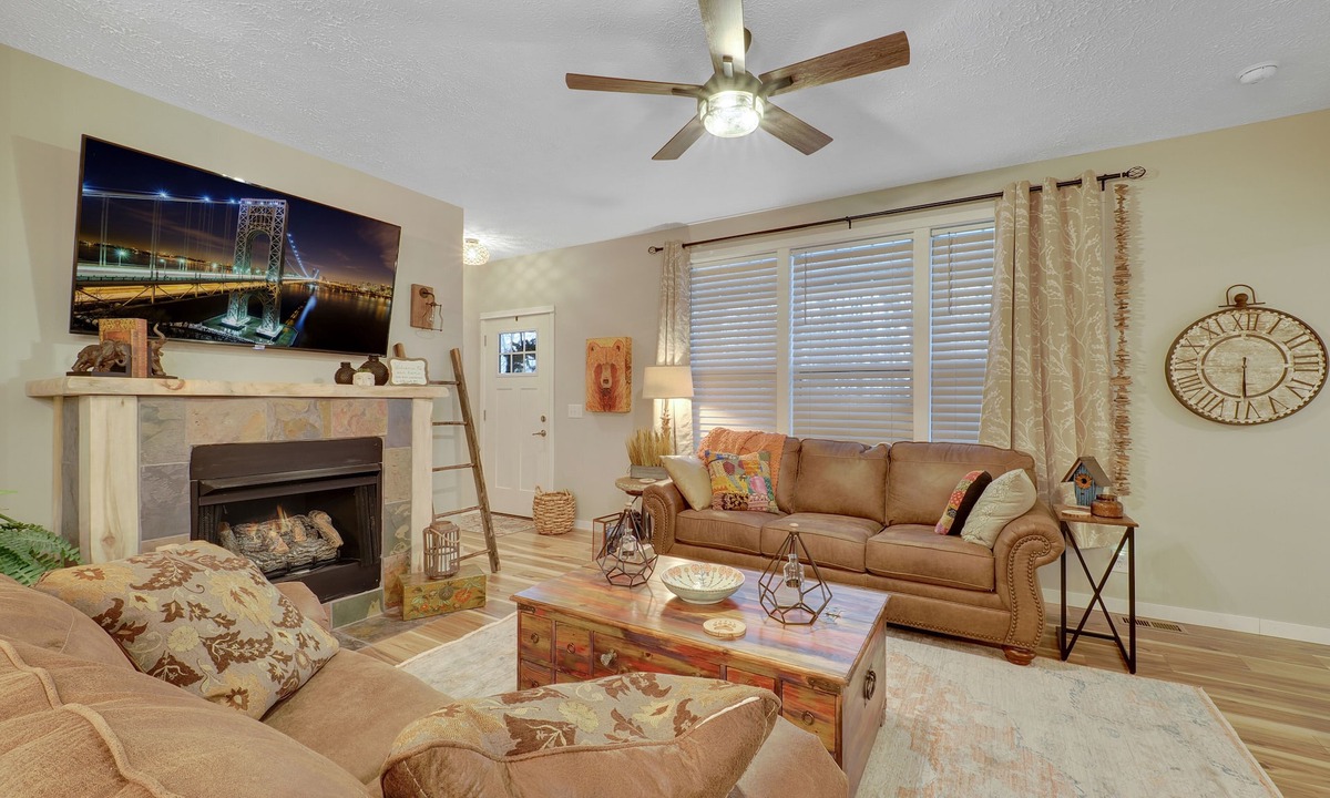 Boyne City House | Lazy Bear Inn | Close to Downtown Boyne City | Pet friendly