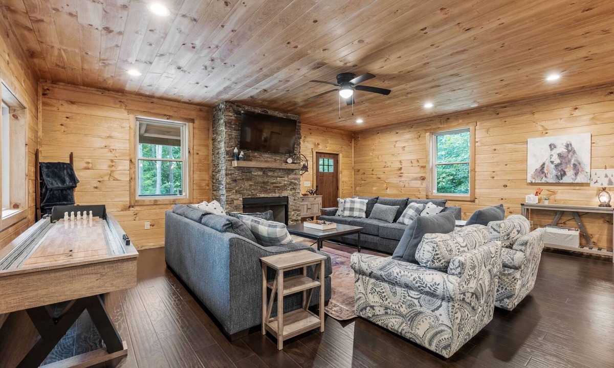 McArthur Cabin | Lazy Bear Lodge by Inn & Spa at Cedar Falls