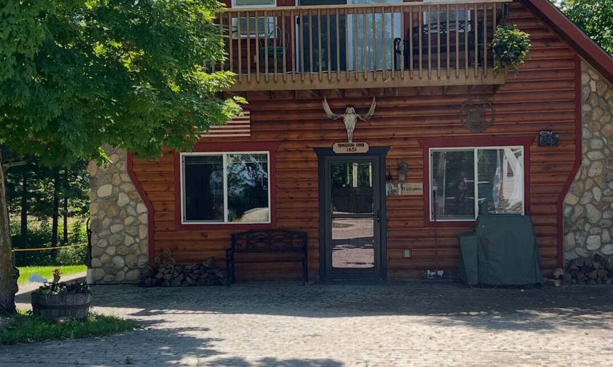 Whipholt House | Leech Lake Cabin Newly Renovated: Sleeps 6+ w/Fireplace, Dock Access & Firepit